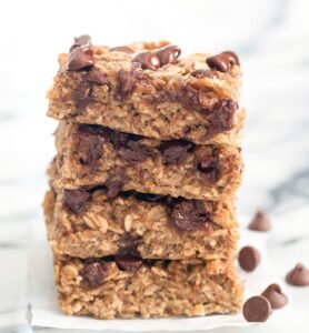 Read more about the article Oatmeal chip bars – experimenting with oats