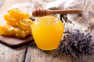 Read more about the article INDULGE IN THE SWEETNESS OF RAW HONEY IN INDIA