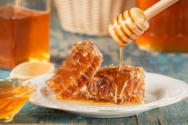 Read more about the article TOP RAW HONEY BRANDS SELLING SUNSHINE IN A JAR!