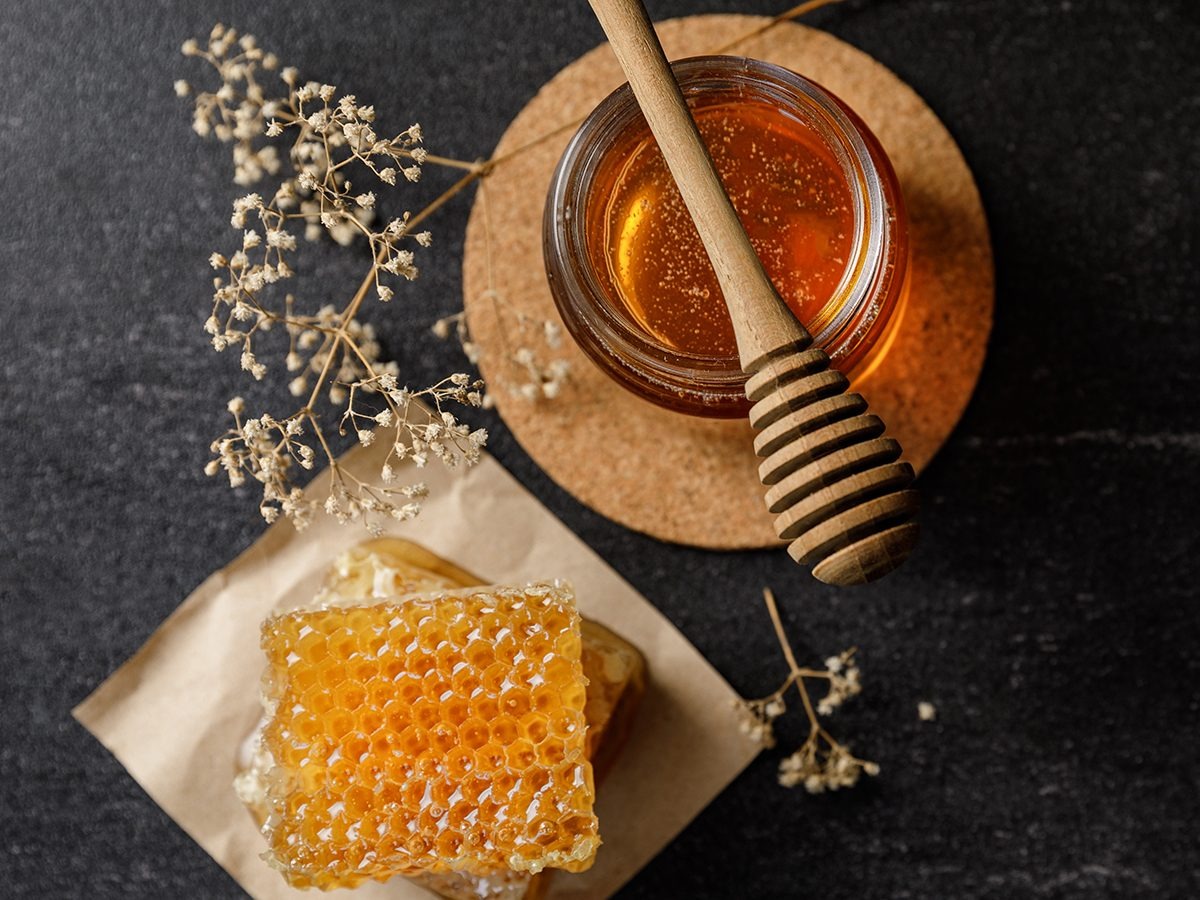 Read more about the article Discover the 7 Surprising Health Benefits of Honey